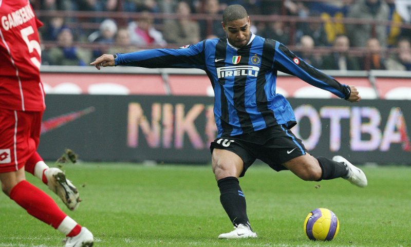Adriano gây ấn tượng mạnh với cú sút thủng lưới Empoli vào năm 2005